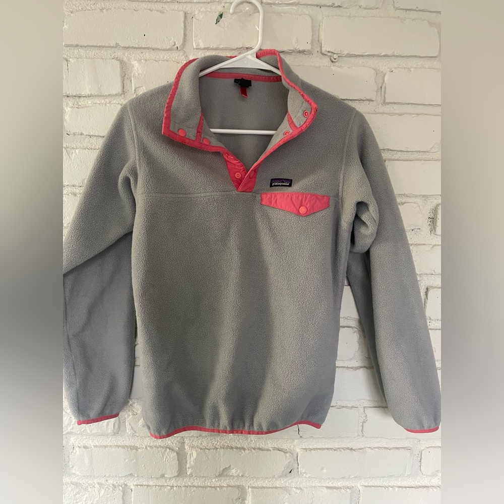 GREY AND CORAL PATAGONIA SWEATSHIRT!
